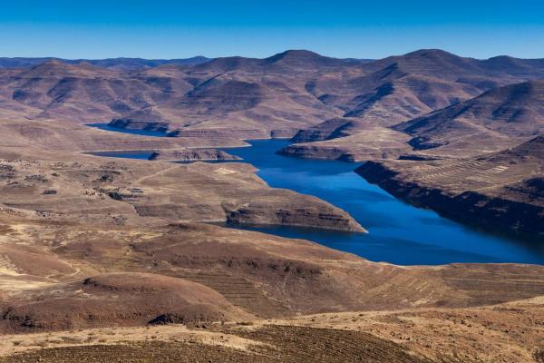 Biological monitoring of the catchments of the Katse and Mohale Dams: a comparison with the pre-construction baseline.